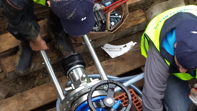 Vitreks - installation of valves and equipment for drilling pipes